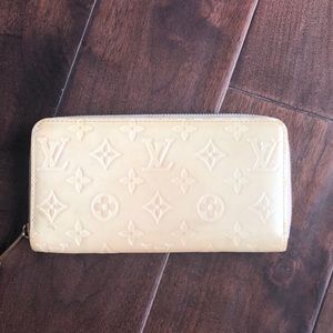 Louis Vuitton White Glossy Wallet (Blanc Corail)
